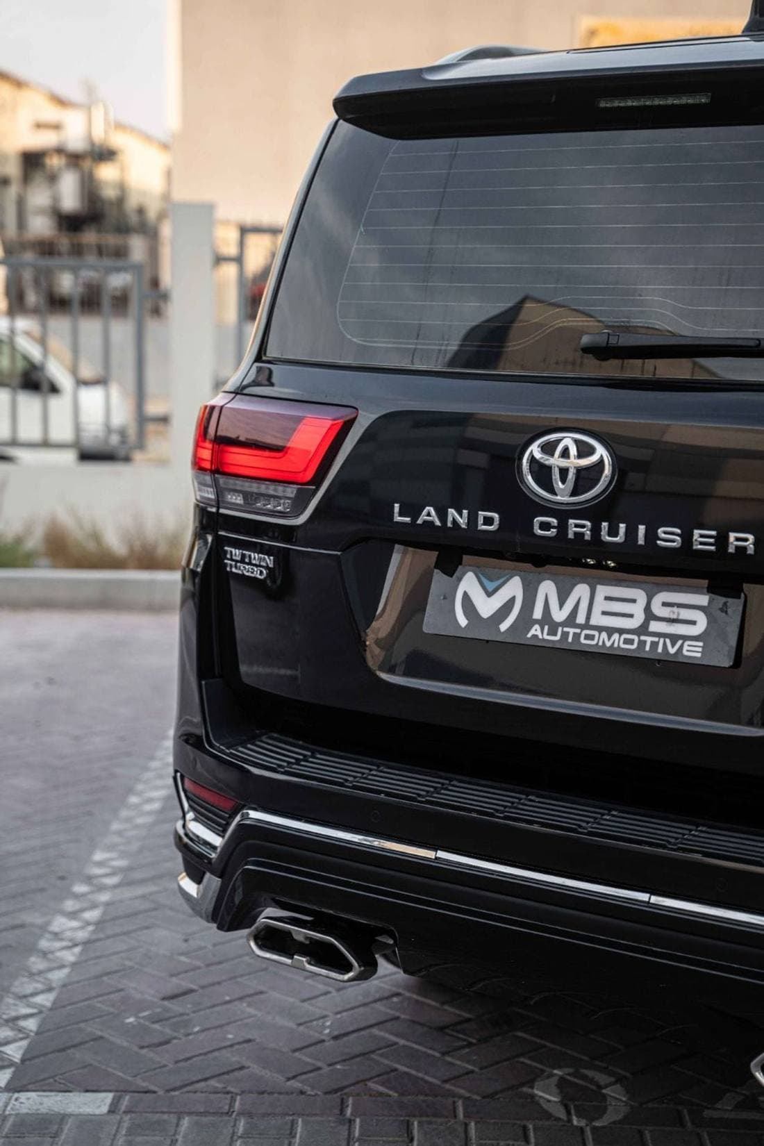 2026 Toyota Land Cruiser VXR thumbnail 2