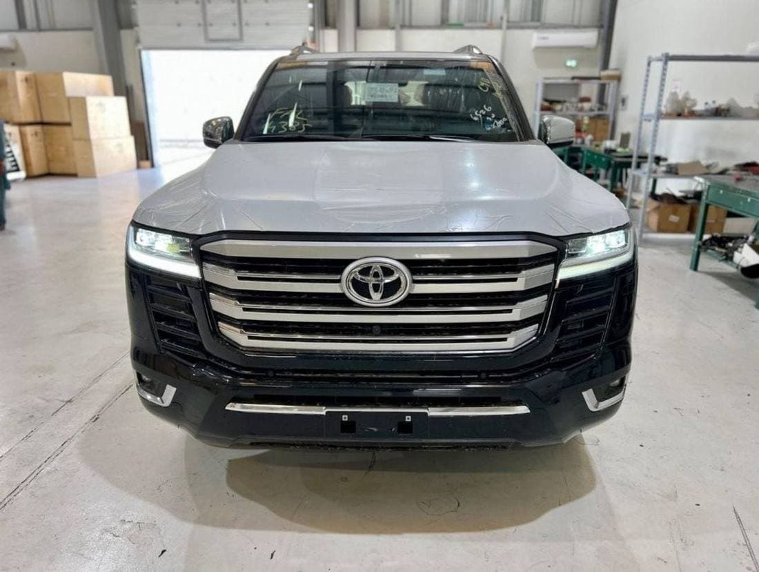 2026 Toyota Land Cruiser VXR thumbnail 3