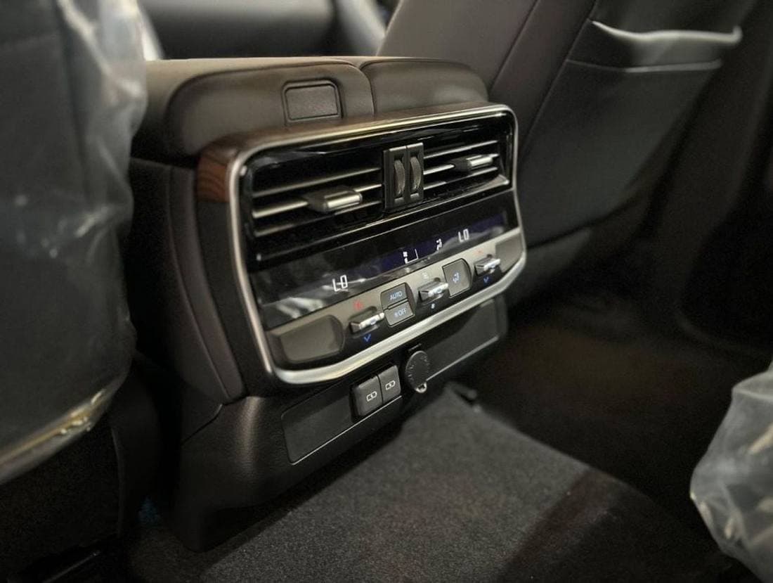 2026 Toyota Land Cruiser VXR thumbnail 8