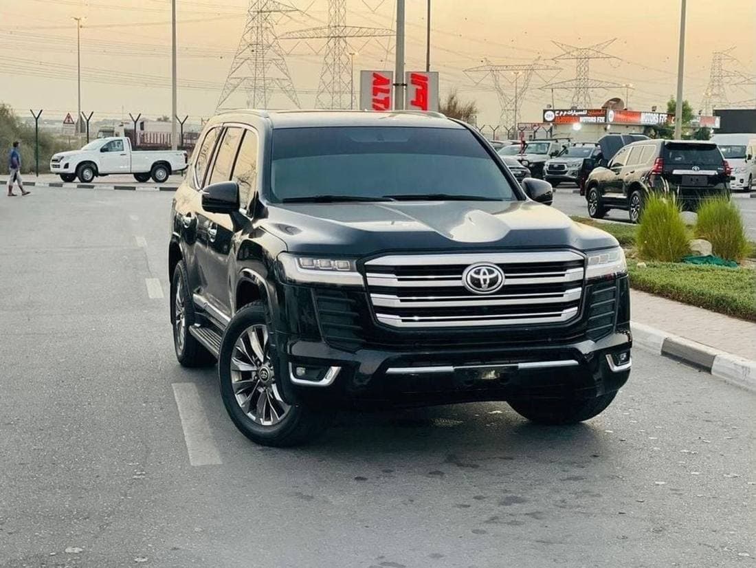 2017 Toyota Land Cruiser GXR thumbnail 3