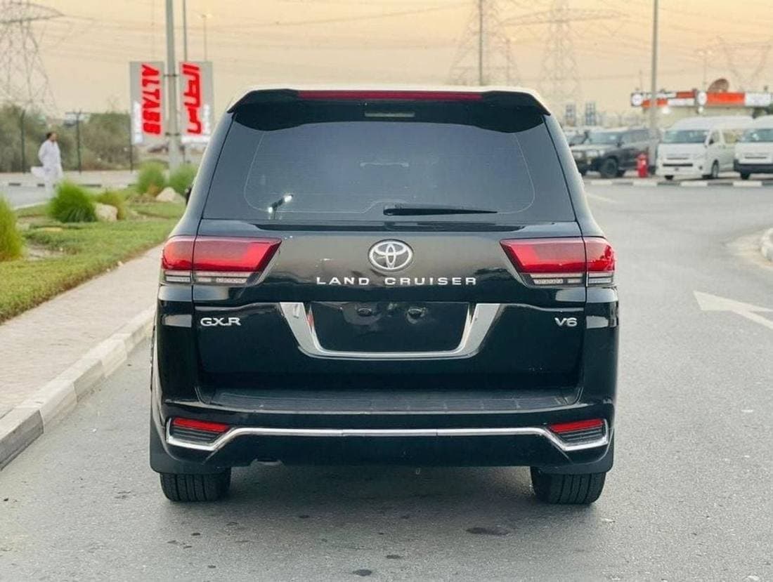 2017 Toyota Land Cruiser GXR thumbnail 4