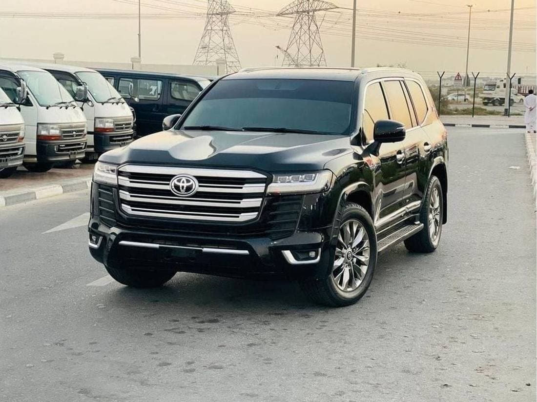 2017 Toyota Land Cruiser GXR thumbnail 2