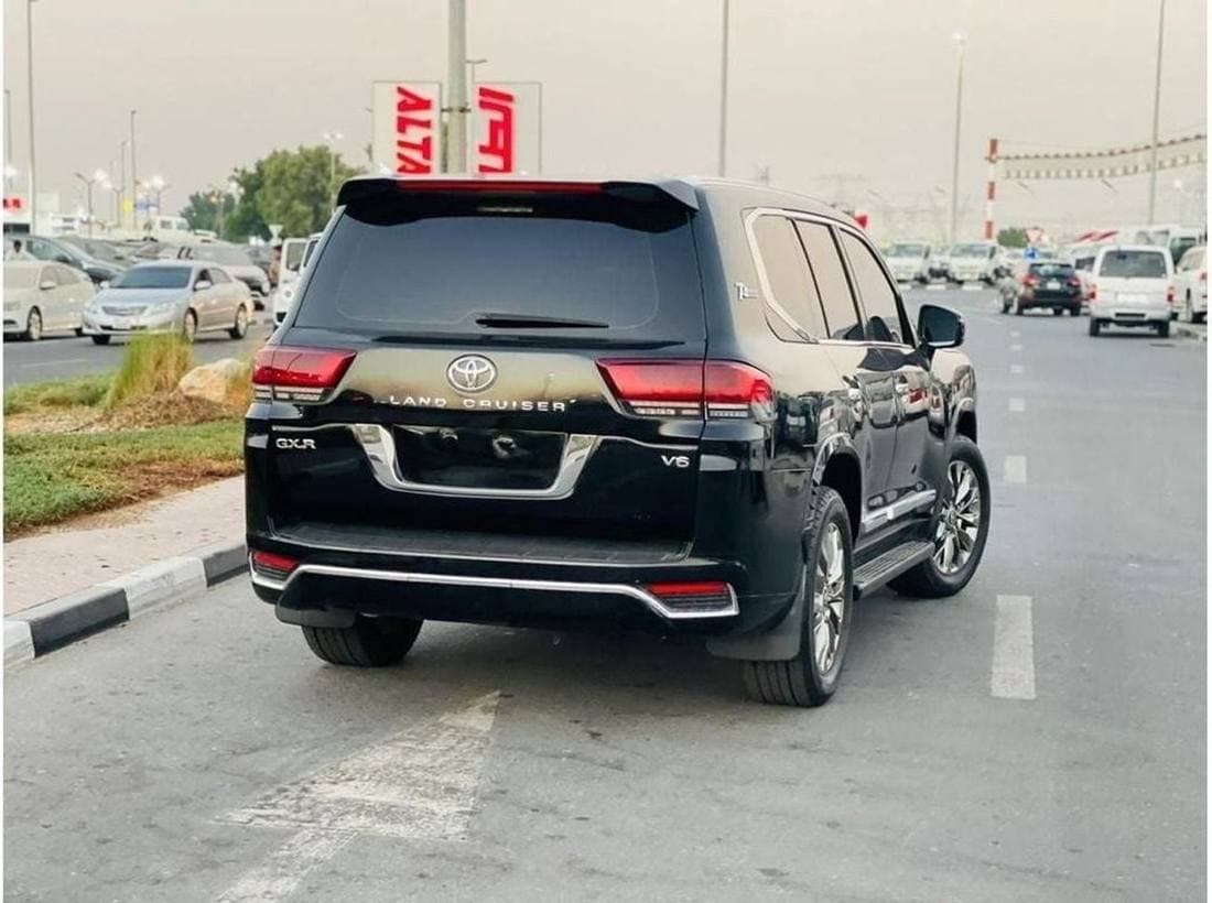 2017 Toyota Land Cruiser GXR thumbnail 5