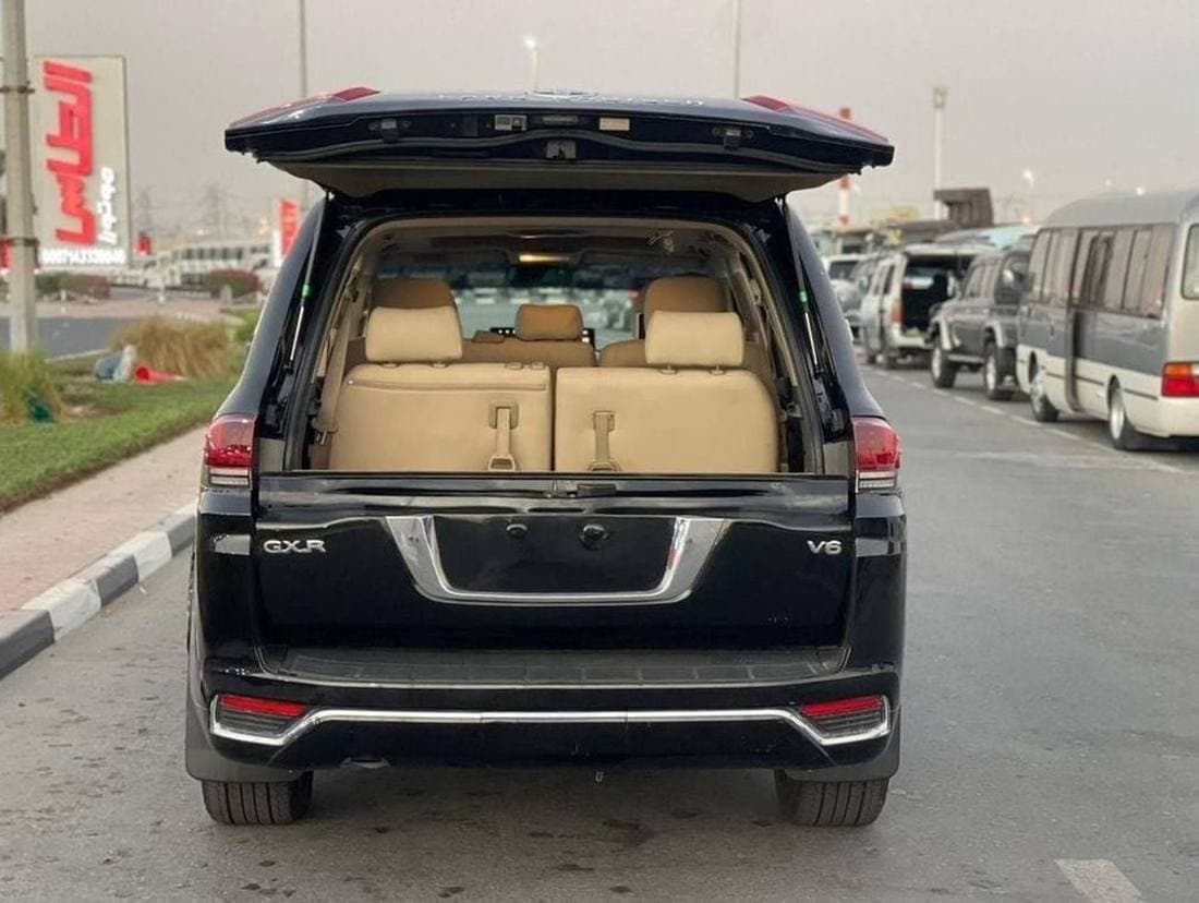 2017 Toyota Land Cruiser GXR thumbnail 7