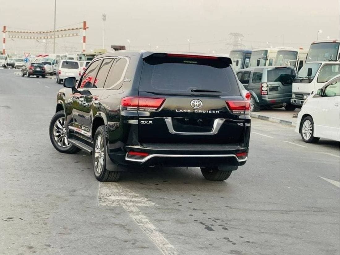 2017 Toyota Land Cruiser GXR thumbnail 6