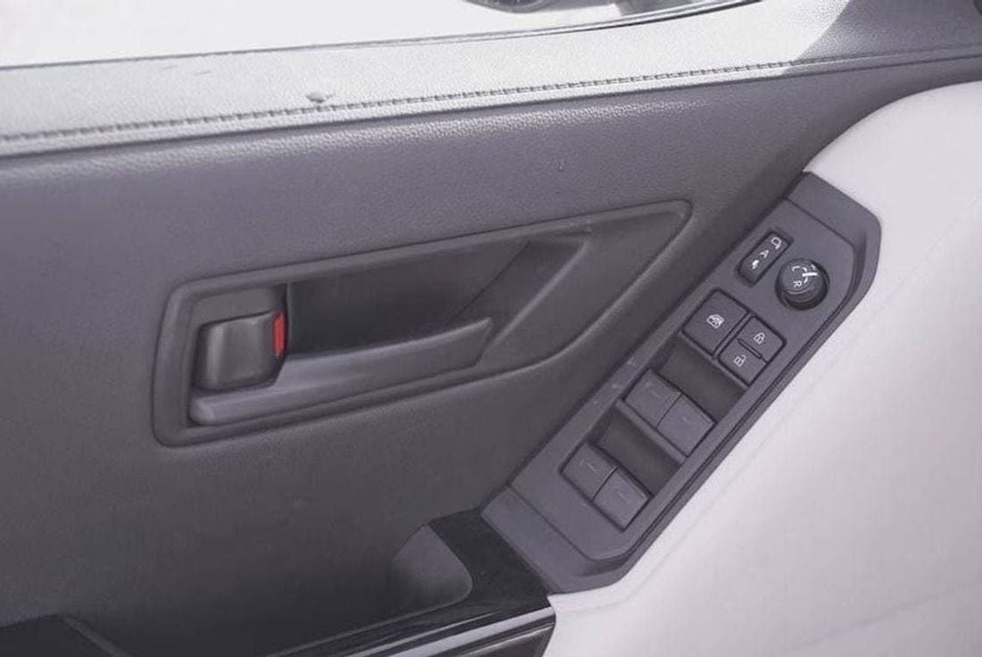 2024 Toyota Land Cruiser GXR thumbnail 8