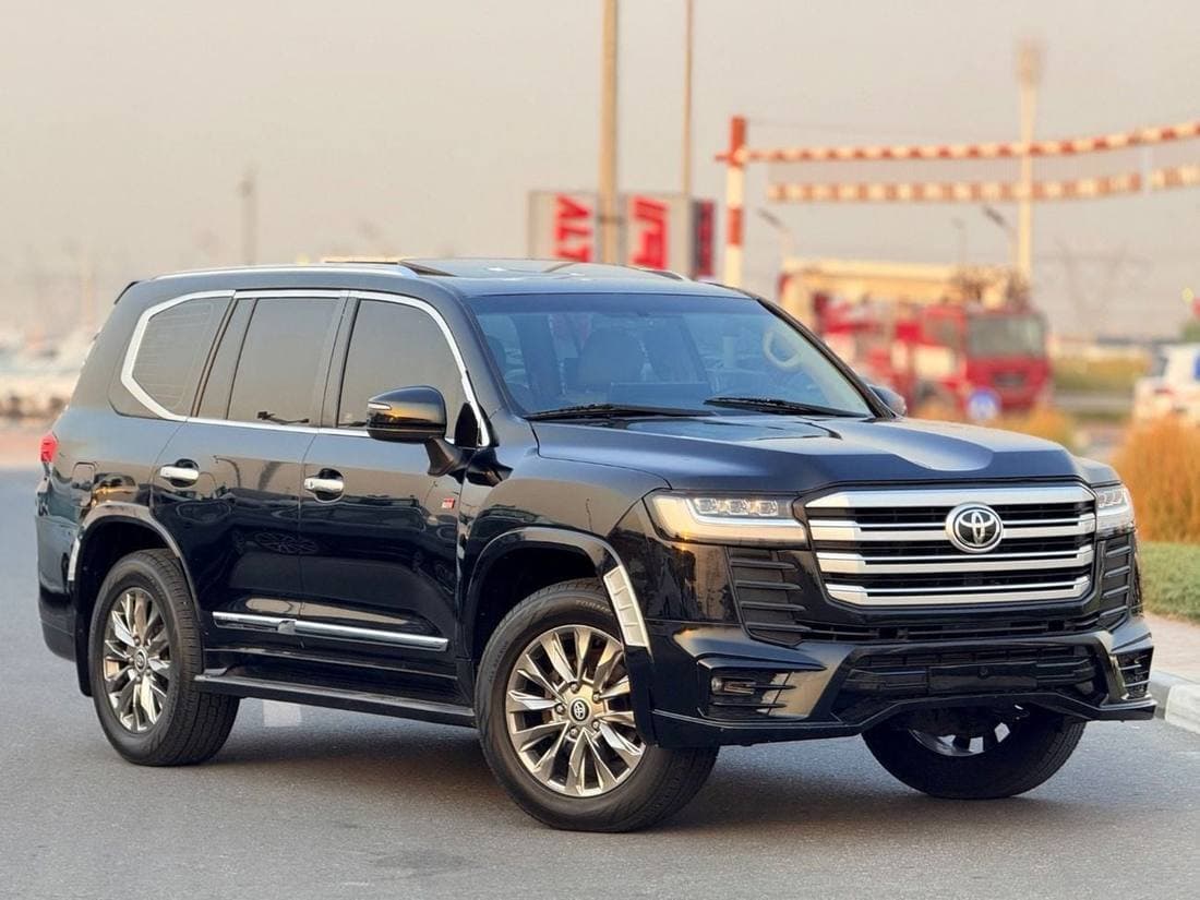 2018 Toyota Land Cruiser GXR thumbnail 2