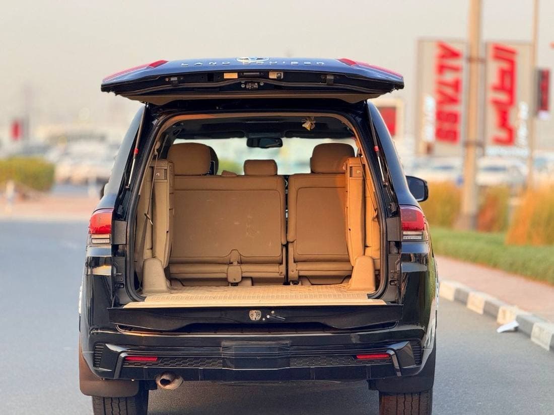 2018 Toyota Land Cruiser GXR thumbnail 7