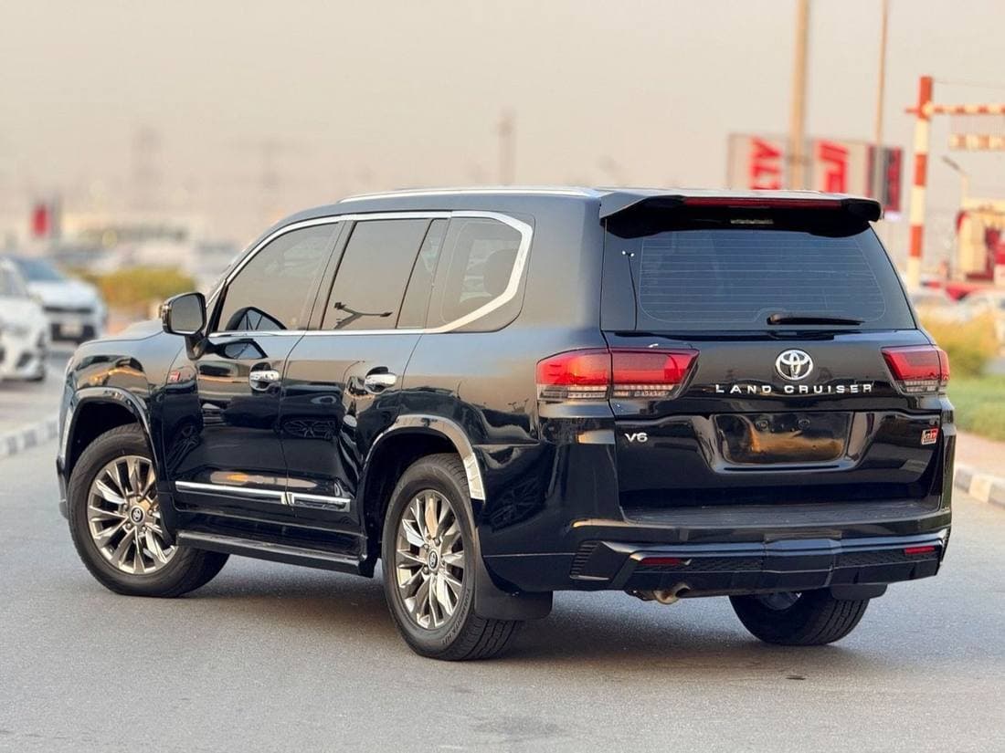 2018 Toyota Land Cruiser GXR thumbnail 6