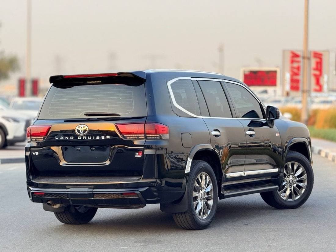 2018 Toyota Land Cruiser GXR thumbnail 5