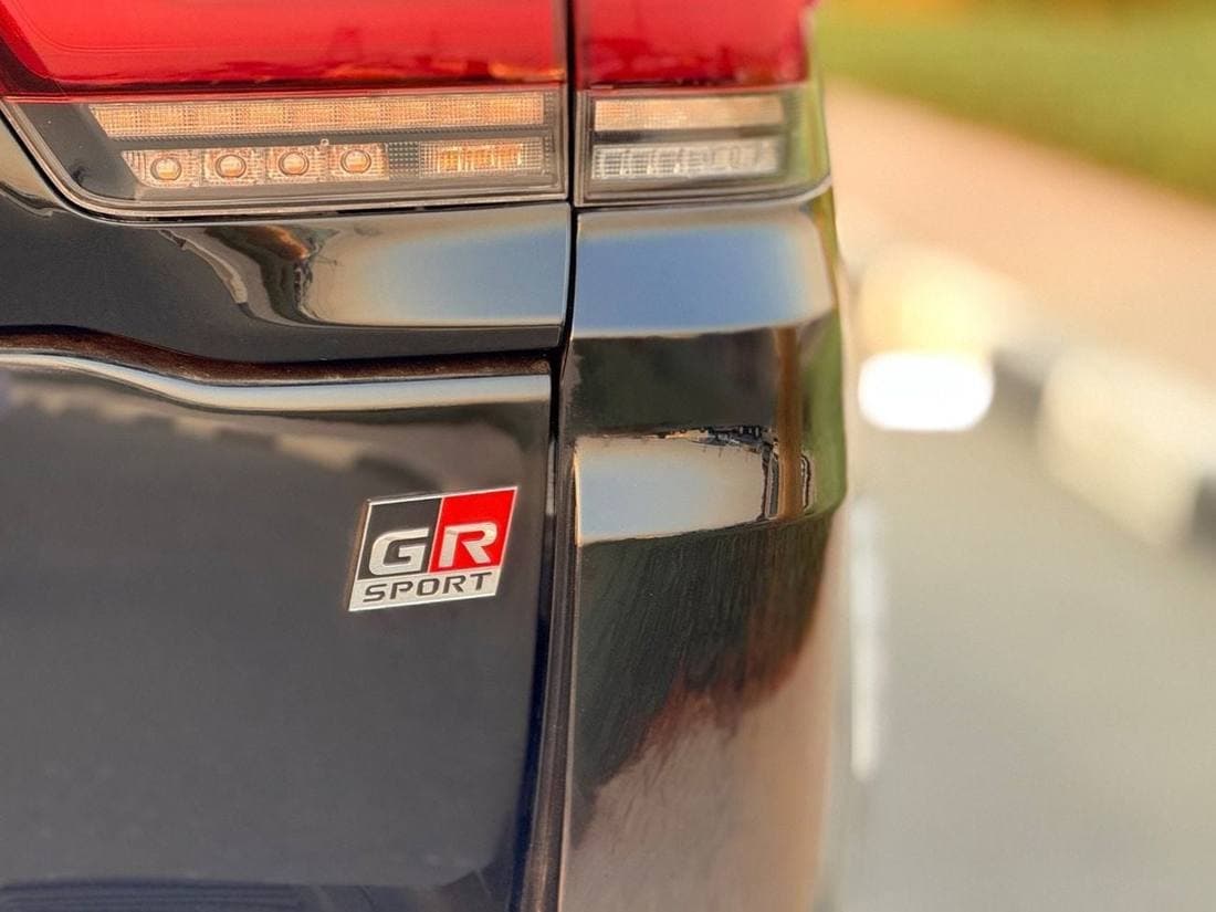 2018 Toyota Land Cruiser GXR thumbnail 8
