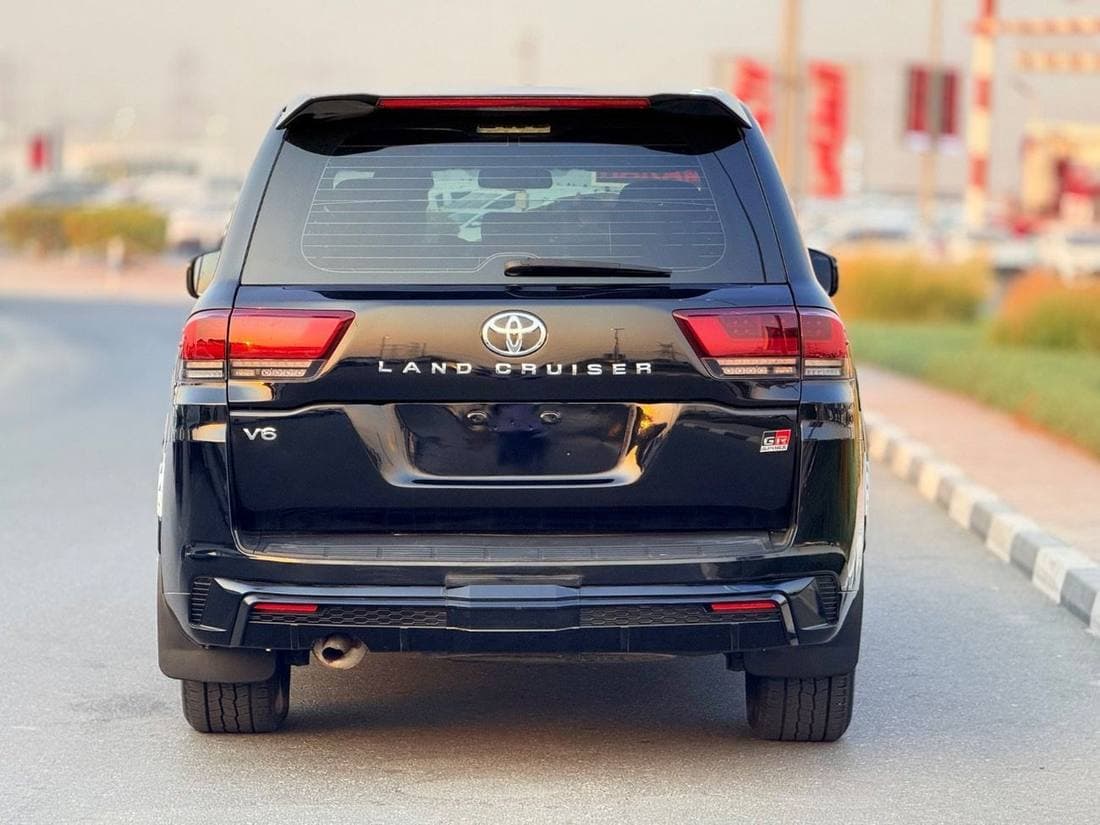 2018 Toyota Land Cruiser GXR thumbnail 4