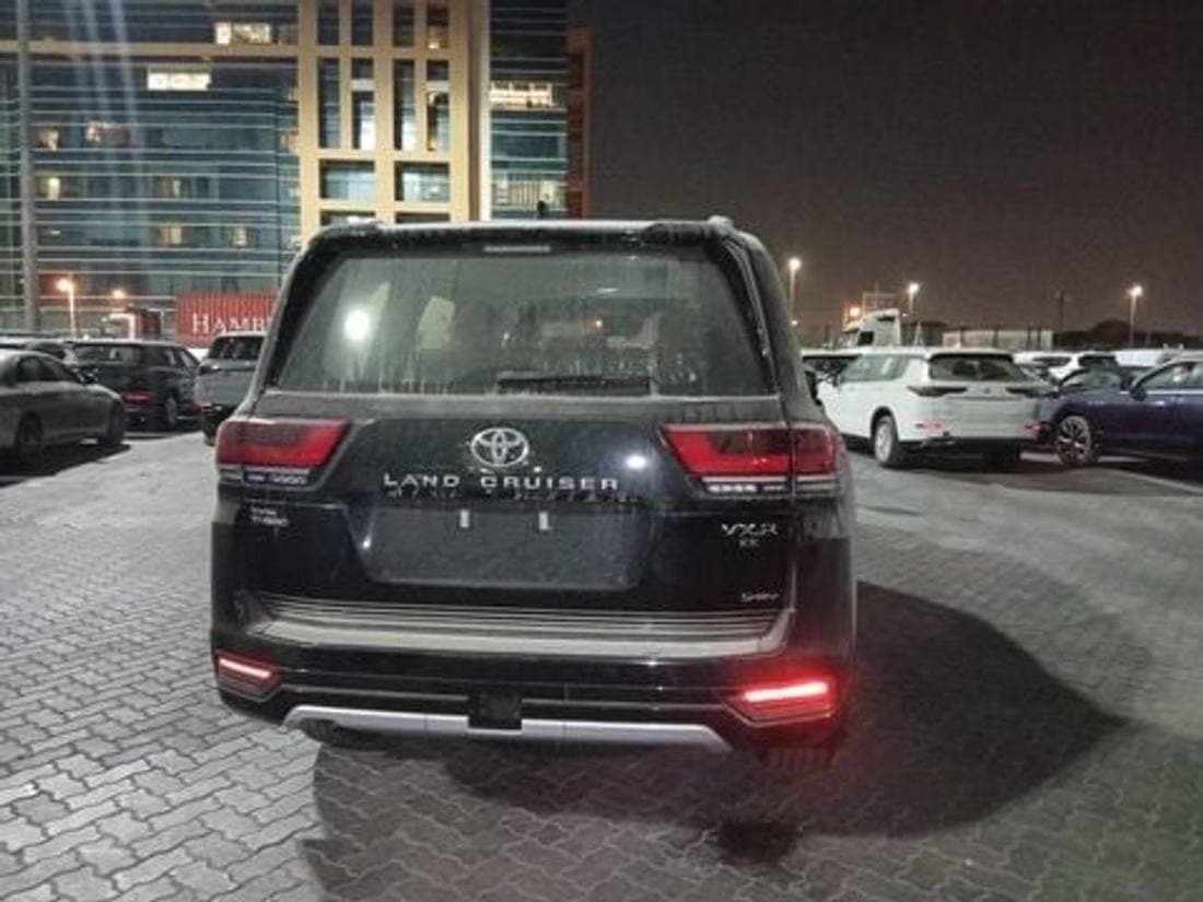 2026 Toyota Land Cruiser VXR thumbnail 2