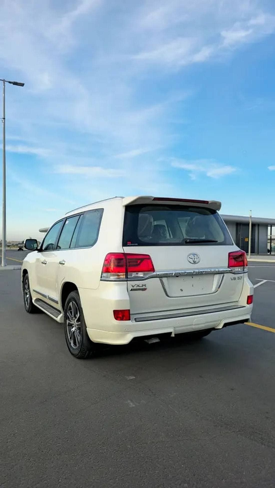 2020 Toyota Land Cruiser VXR thumbnail 5