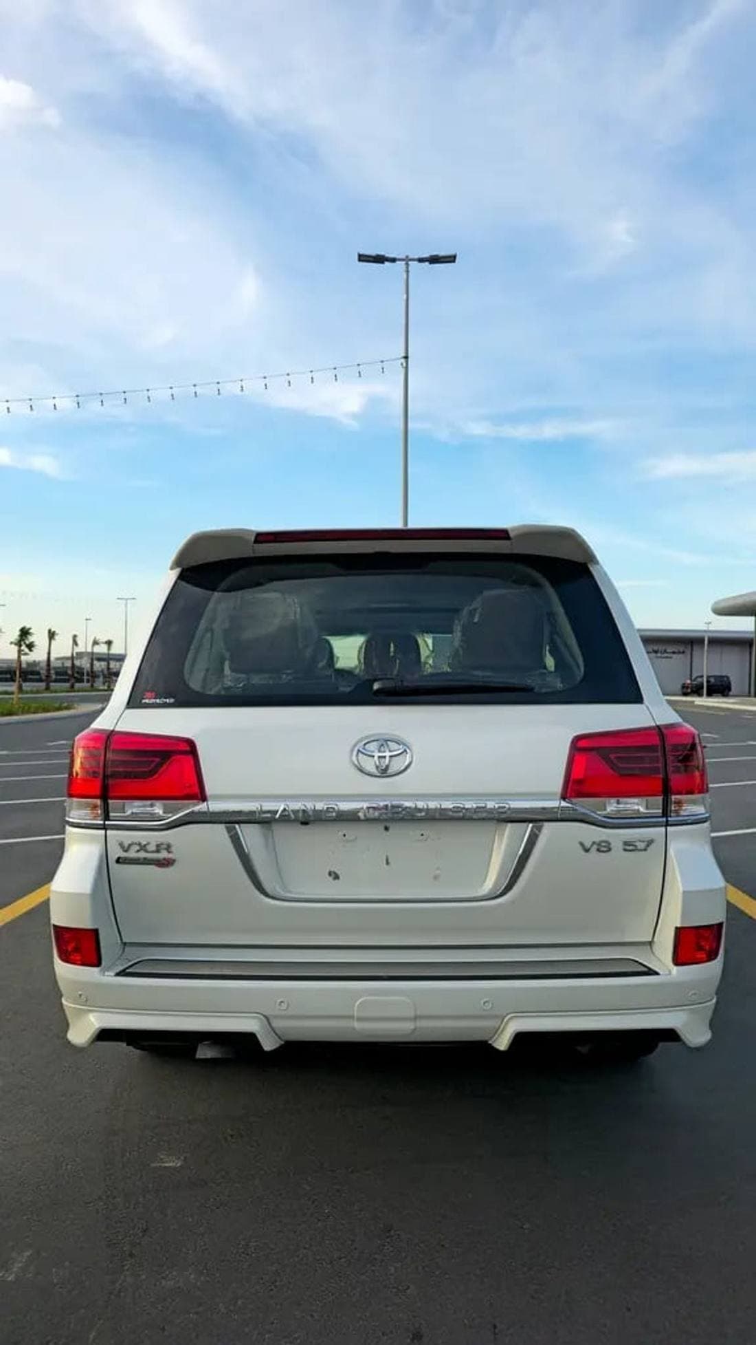 2020 Toyota Land Cruiser VXR thumbnail 6