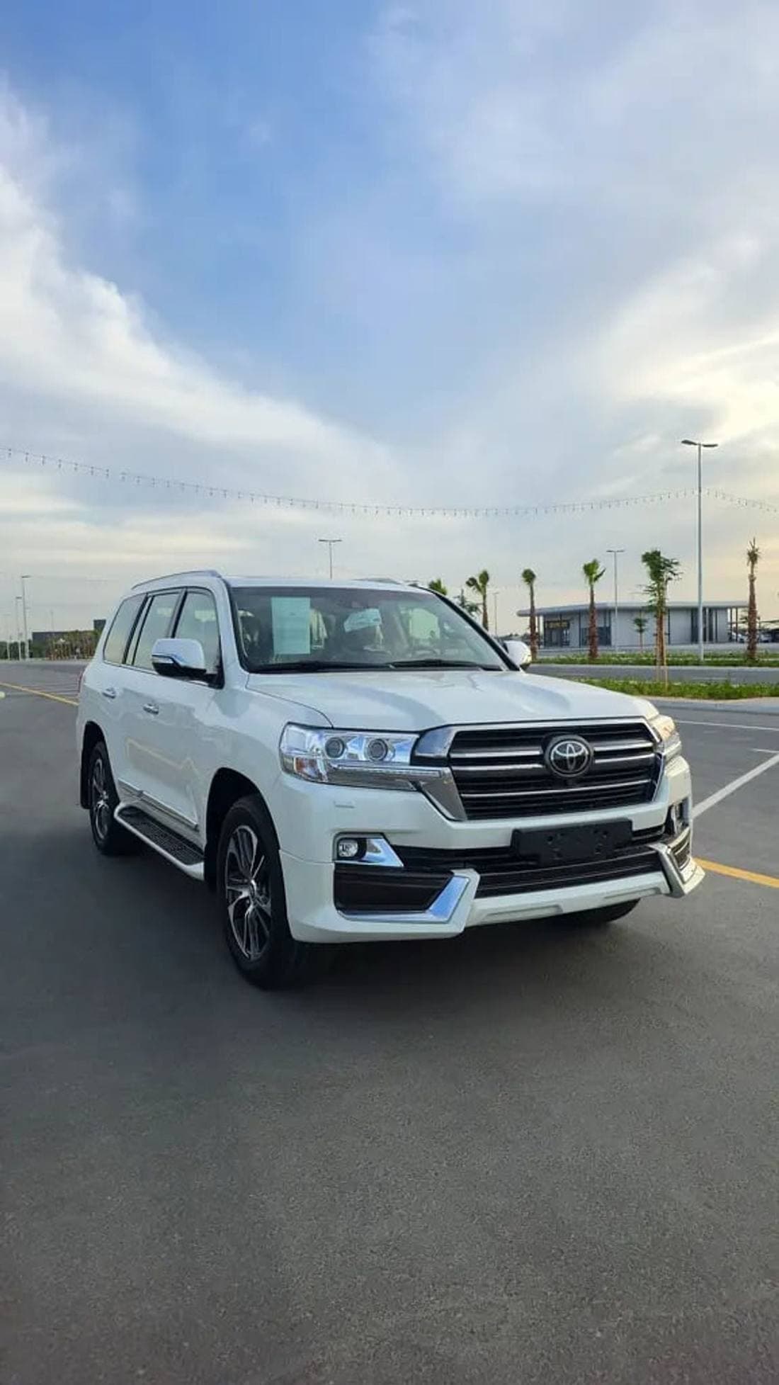 2020 Toyota Land Cruiser VXR thumbnail 2