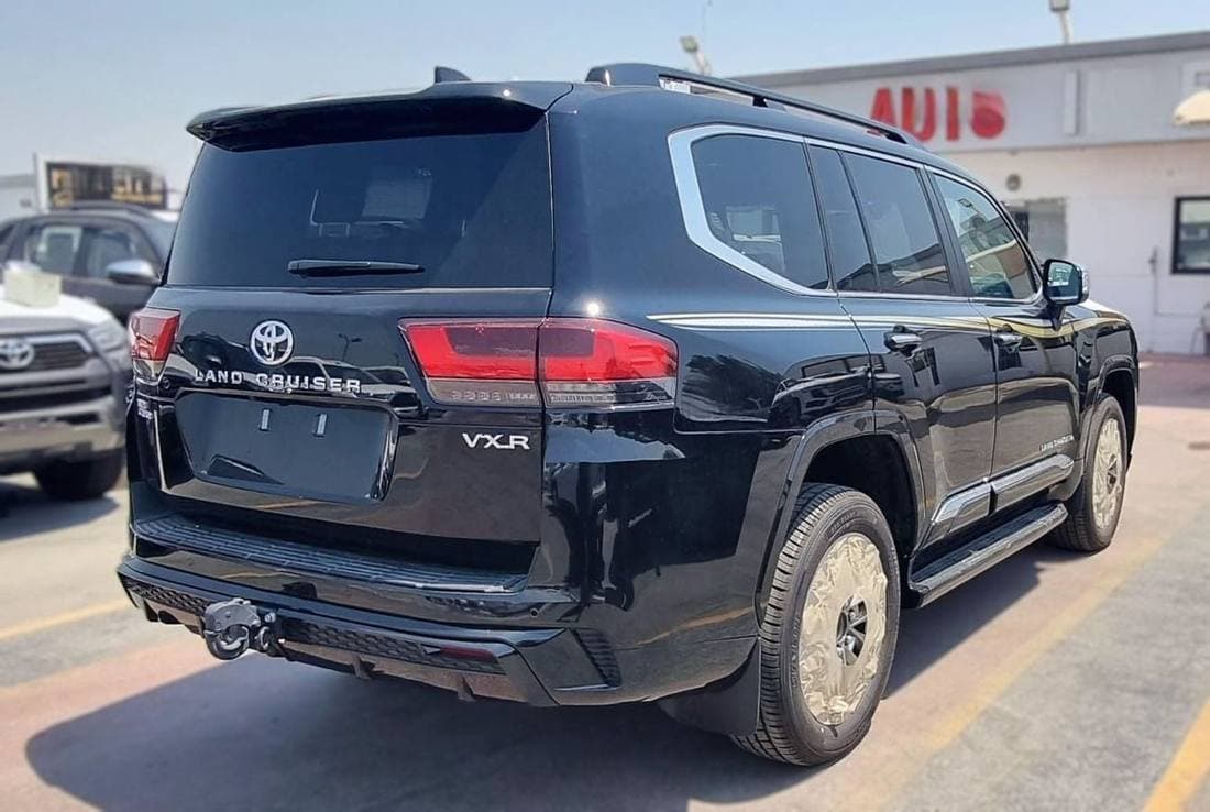 2026 Toyota Land Cruiser VXR thumbnail 3