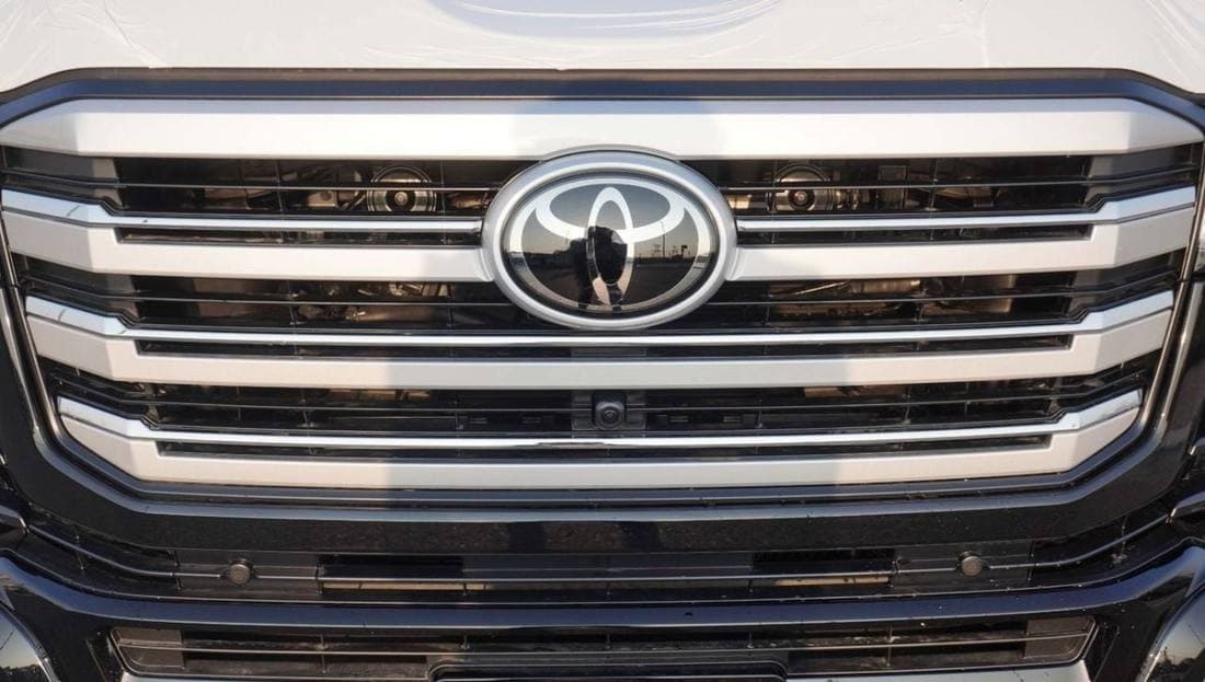 2026 Toyota Land Cruiser VXR thumbnail 3