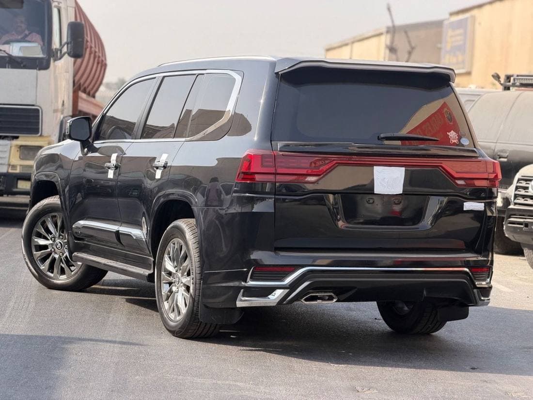 2018 Toyota Land Cruiser GXR thumbnail 2
