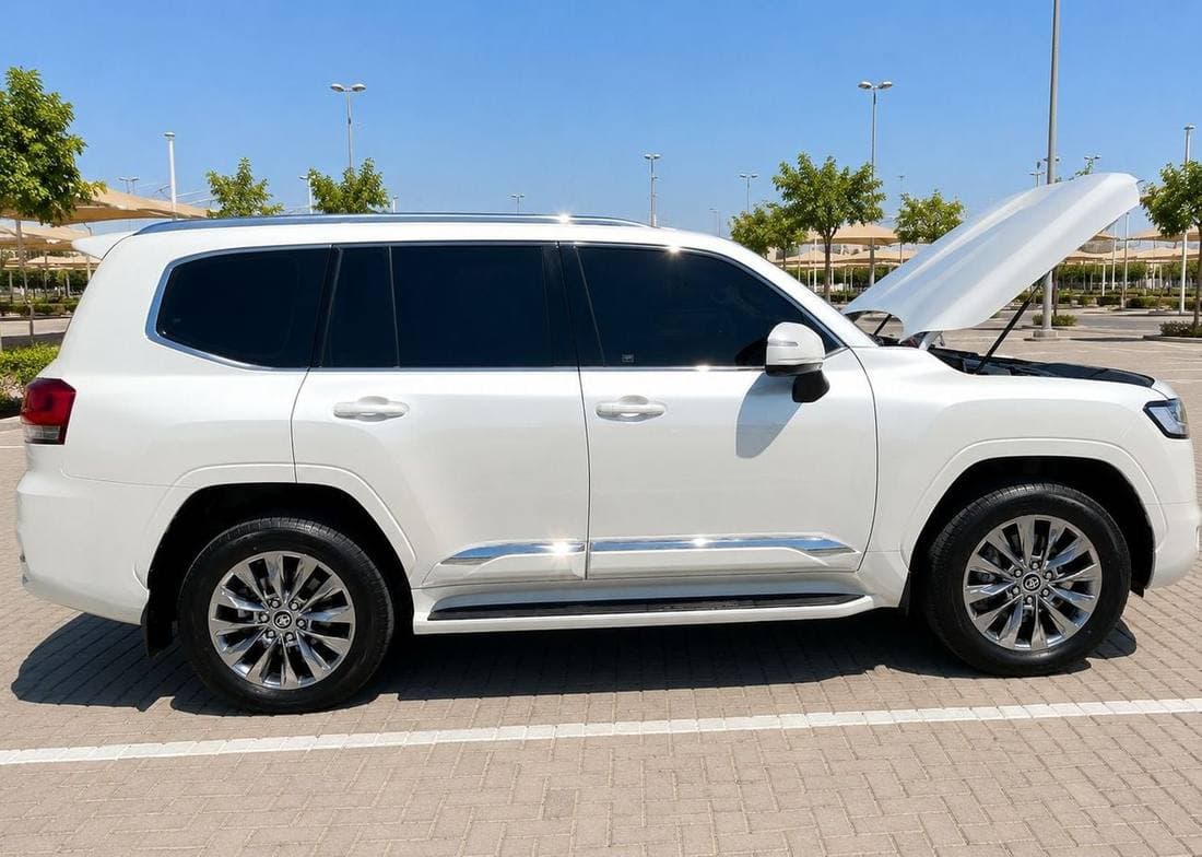 2022 Toyota Land Cruiser VXR thumbnail 4