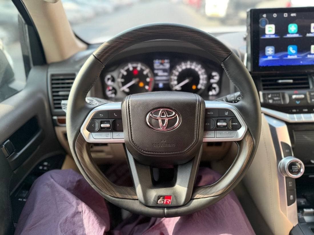 2018 Toyota Land Cruiser GXR thumbnail 8