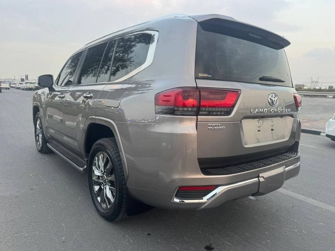 2022 Toyota Land Cruiser VXR thumbnail 2