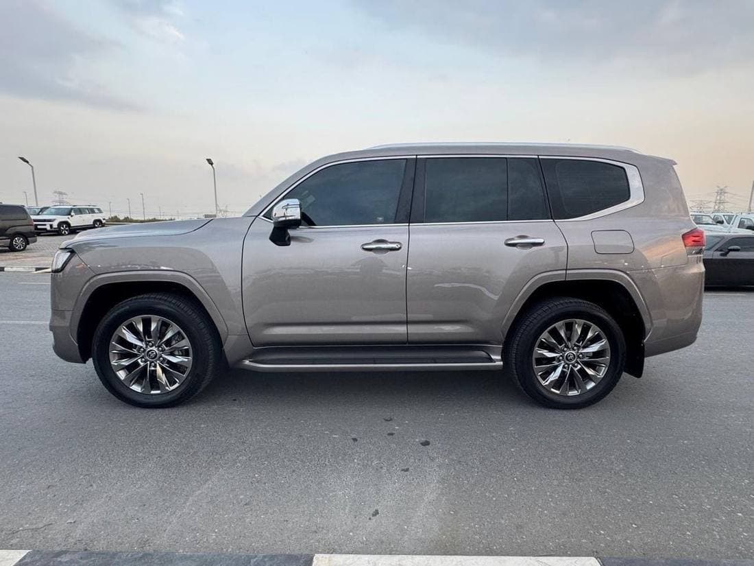 2022 Toyota Land Cruiser VXR thumbnail 4