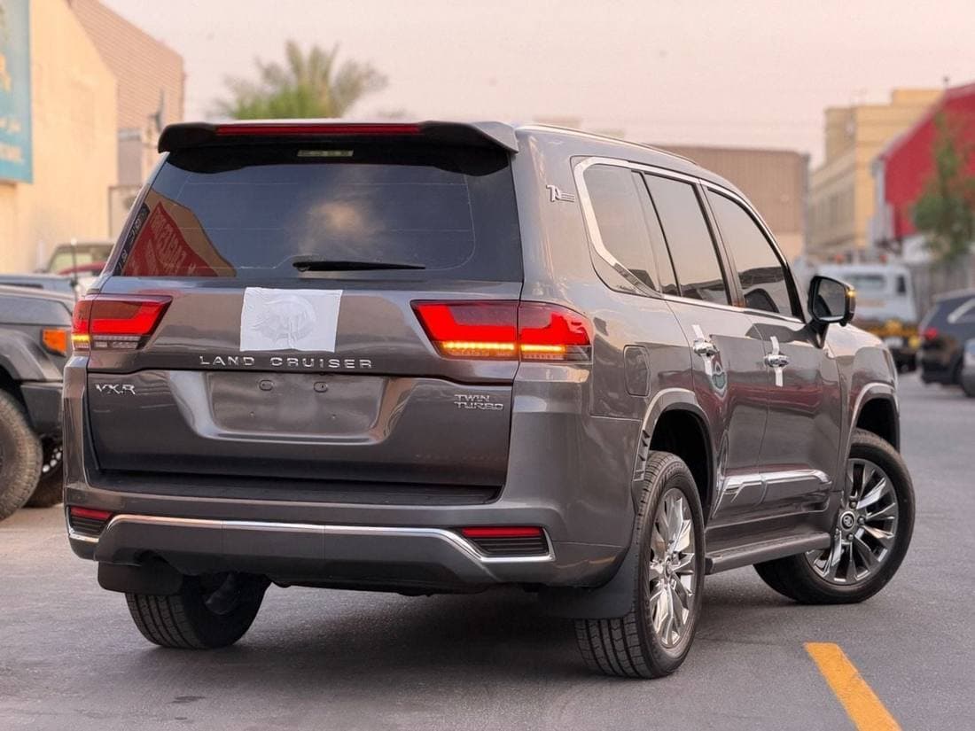 2019 Toyota Land Cruiser VXR thumbnail 4