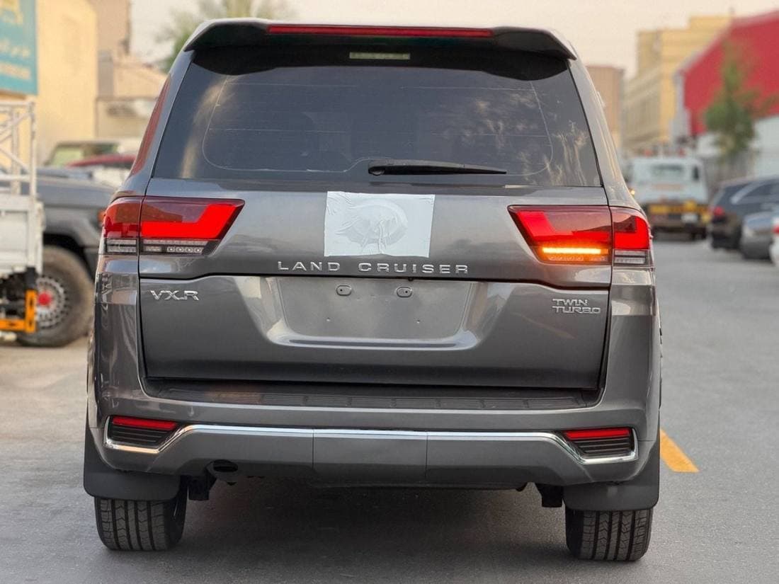 2019 Toyota Land Cruiser VXR thumbnail 6