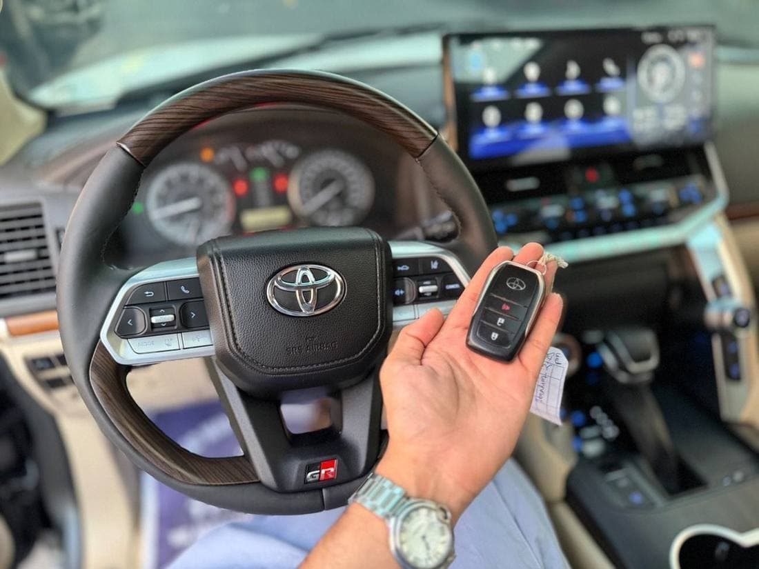2019 Toyota Land Cruiser VXR thumbnail 8