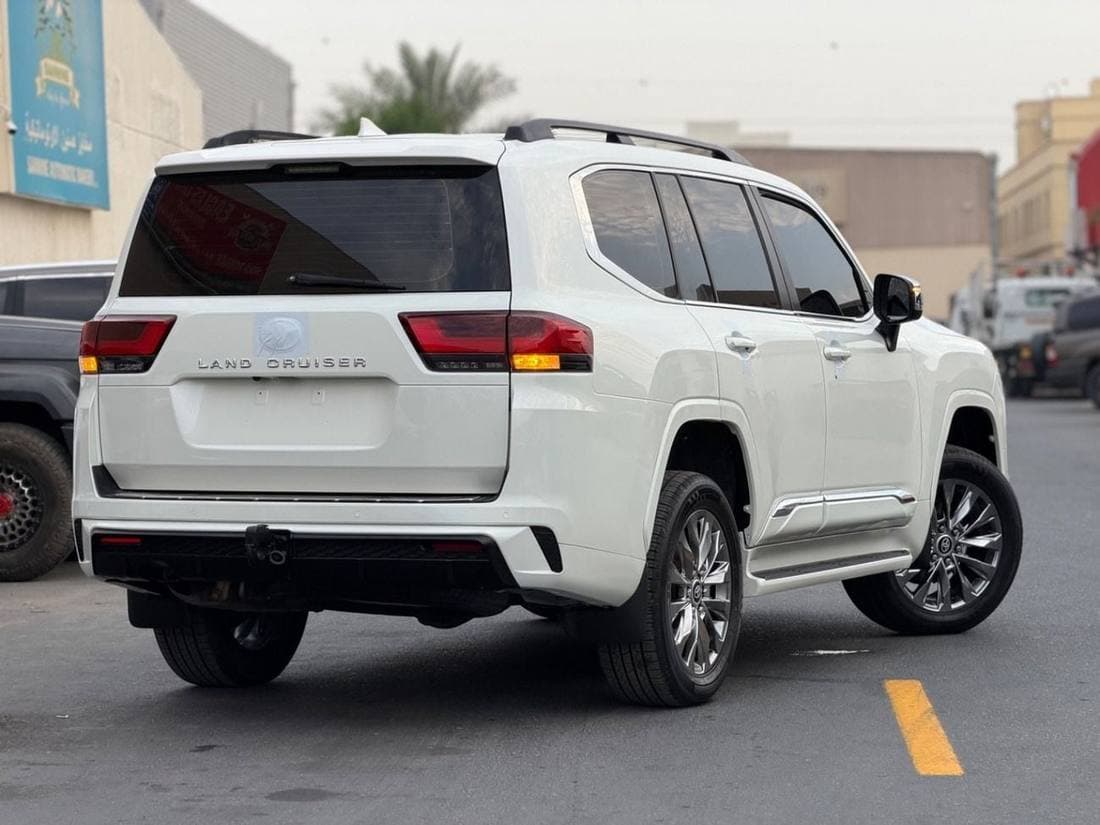 2022 Toyota Land Cruiser GXR thumbnail 2