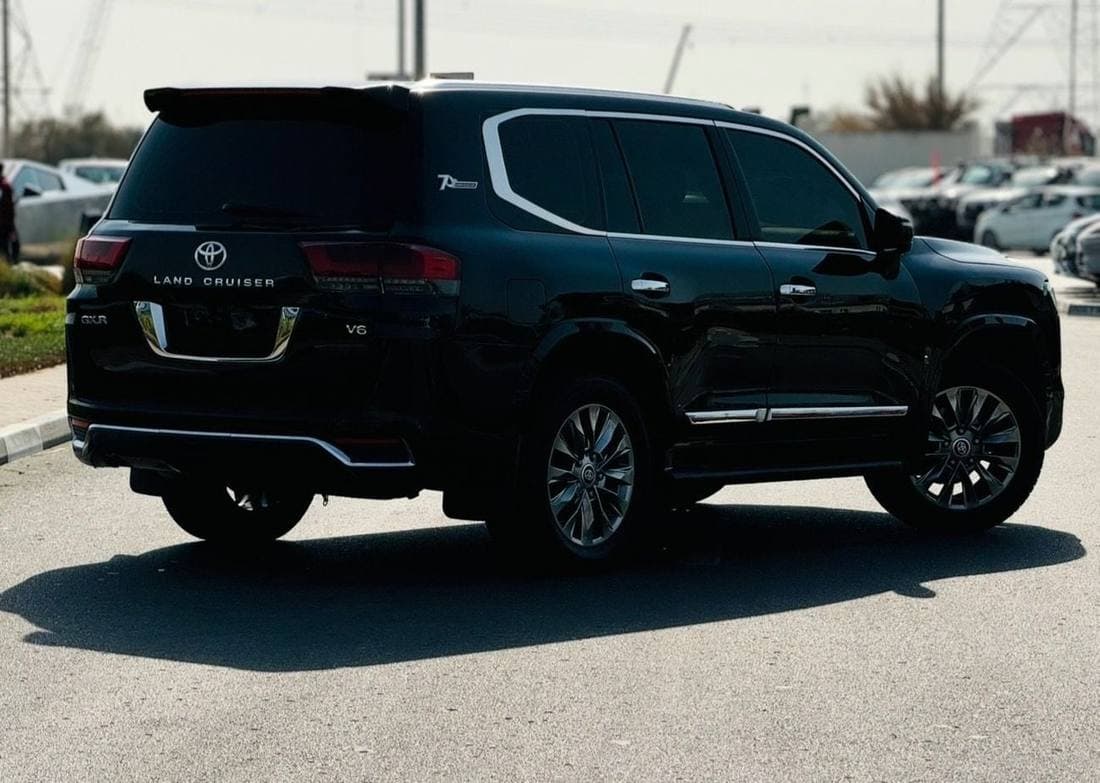 2019 Toyota Land Cruiser GXR thumbnail 4