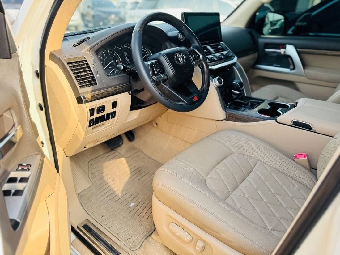 2019 Toyota Land Cruiser GXR thumbnail 6