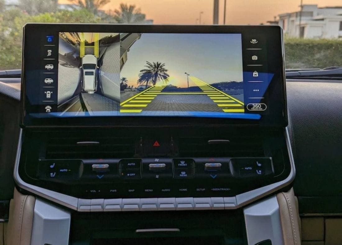 2019 Toyota Land Cruiser GXR thumbnail 8