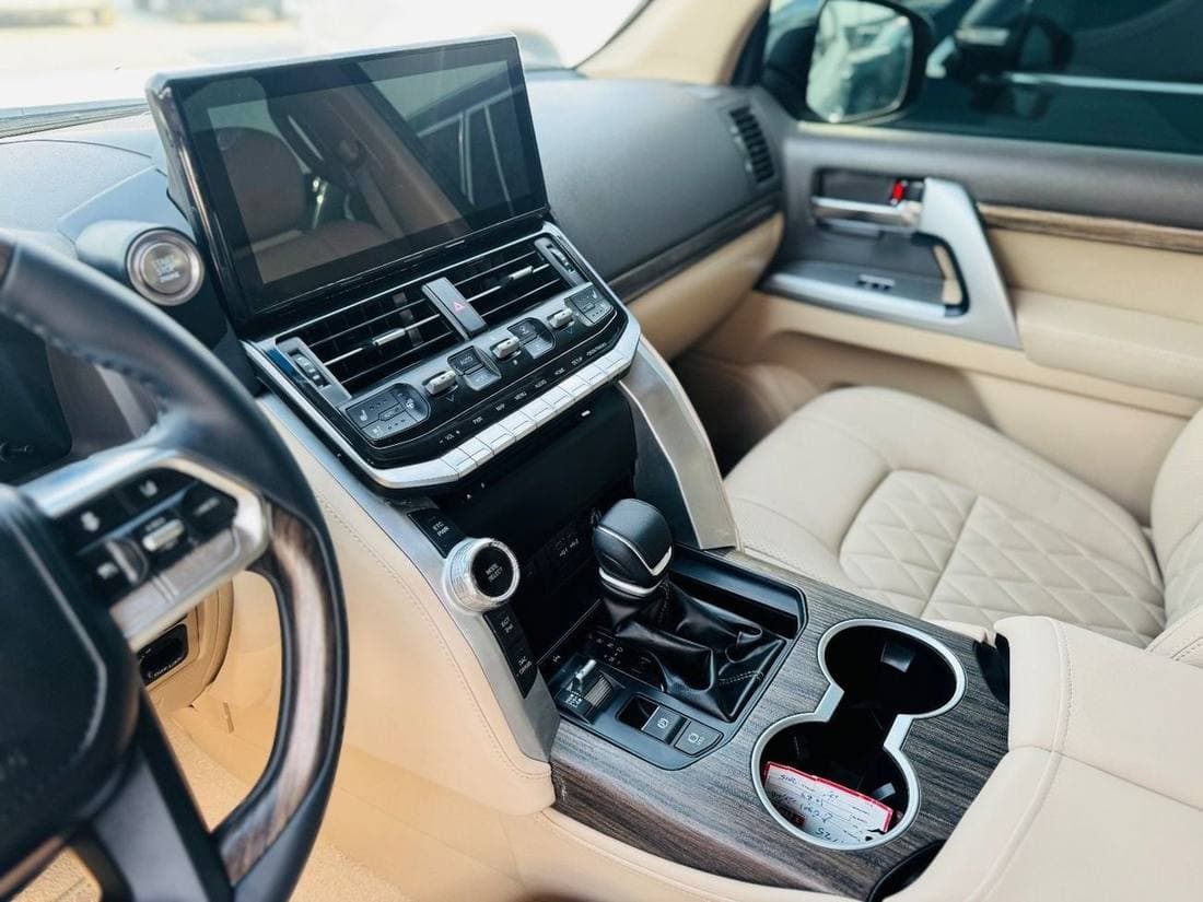 2019 Toyota Land Cruiser GXR thumbnail 7