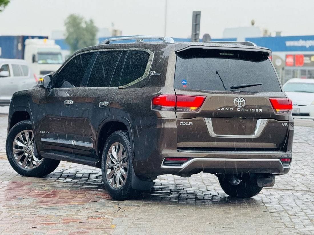 2019 Toyota Land Cruiser GXR thumbnail 2