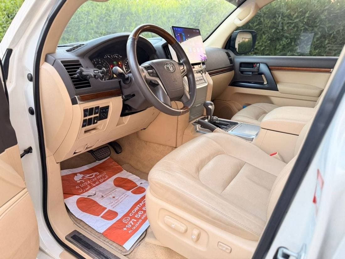 2016 Toyota Land Cruiser GXR thumbnail 8