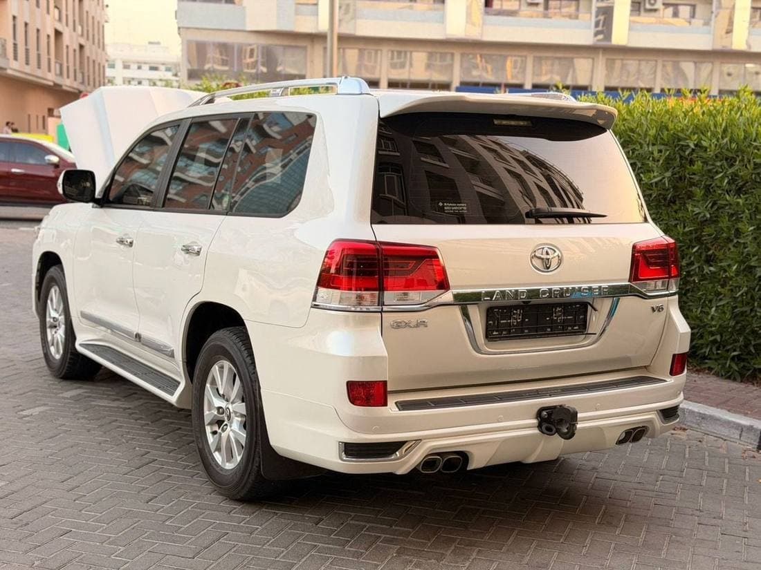 2016 Toyota Land Cruiser GXR thumbnail 4