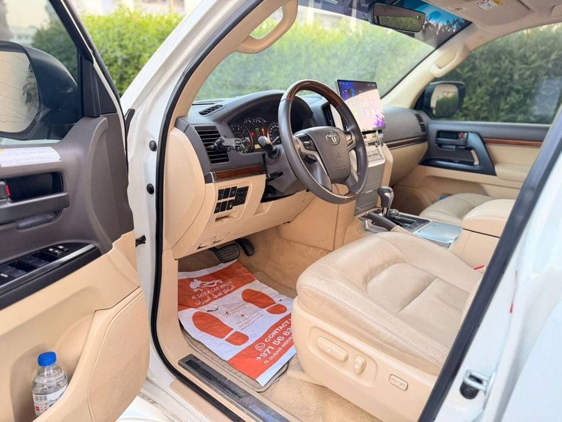2016 Toyota Land Cruiser GXR thumbnail 7