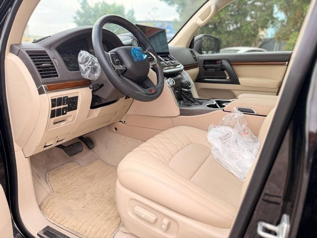 2017 Toyota Land Cruiser GXR thumbnail 7