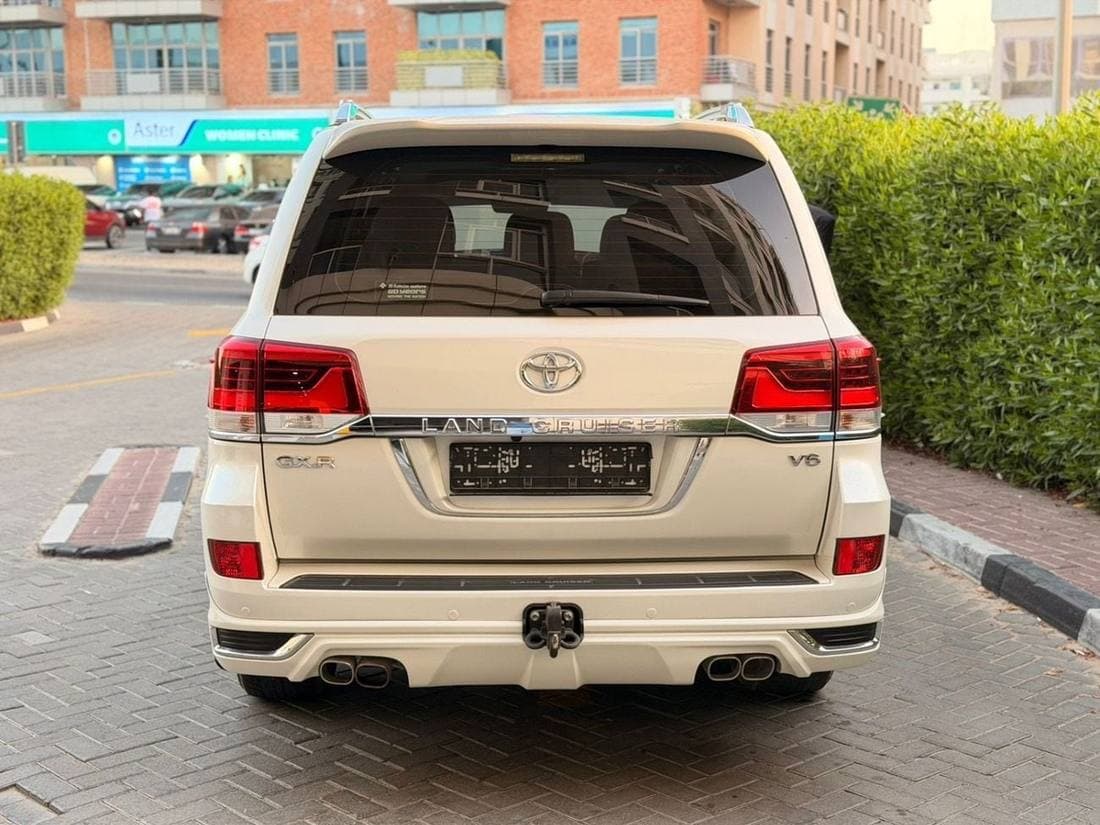 2016 Toyota Land Cruiser GXR thumbnail 3