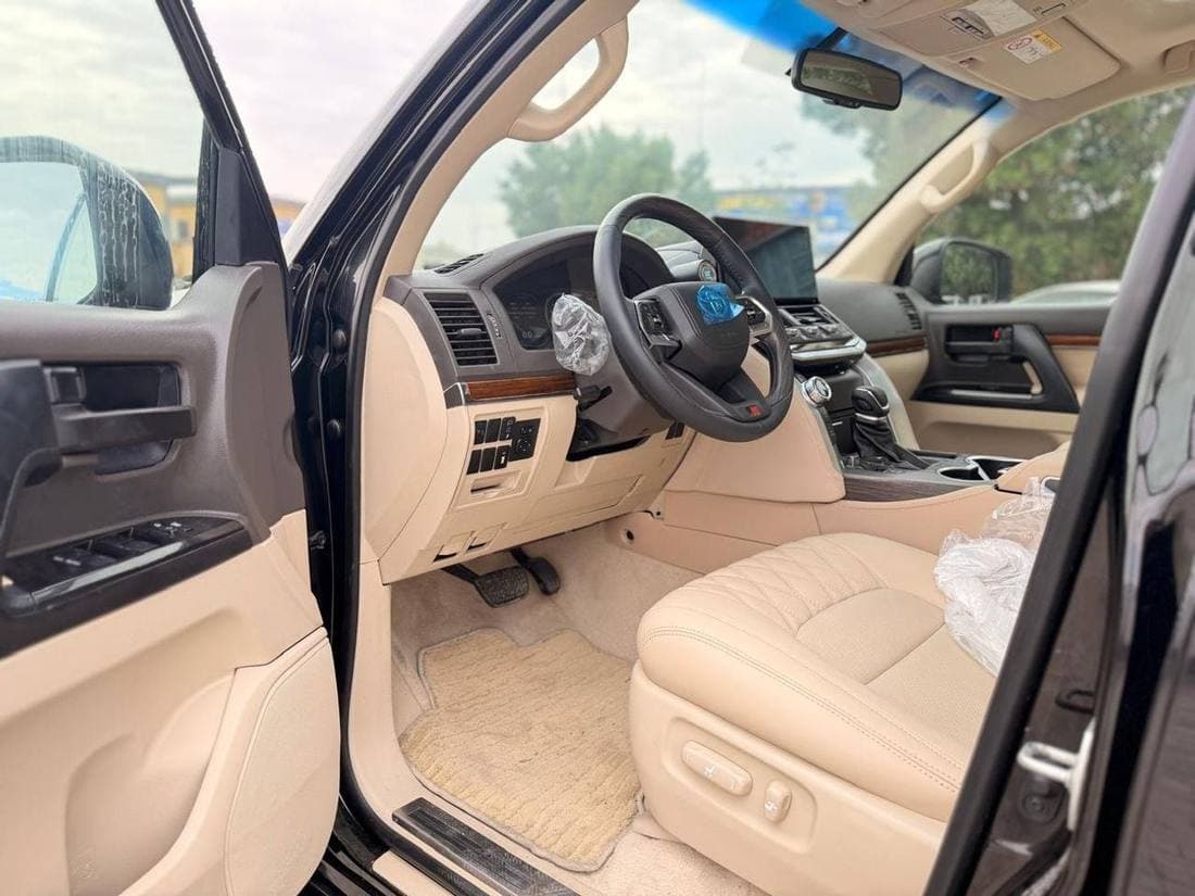 2017 Toyota Land Cruiser GXR thumbnail 6