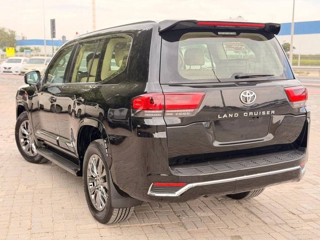 2017 Toyota Land Cruiser GXR thumbnail 3