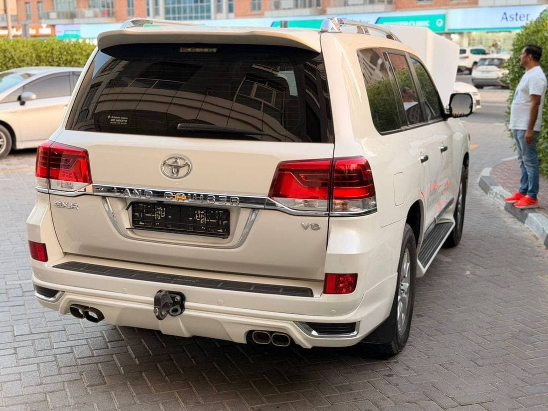 2016 Toyota Land Cruiser GXR thumbnail 5