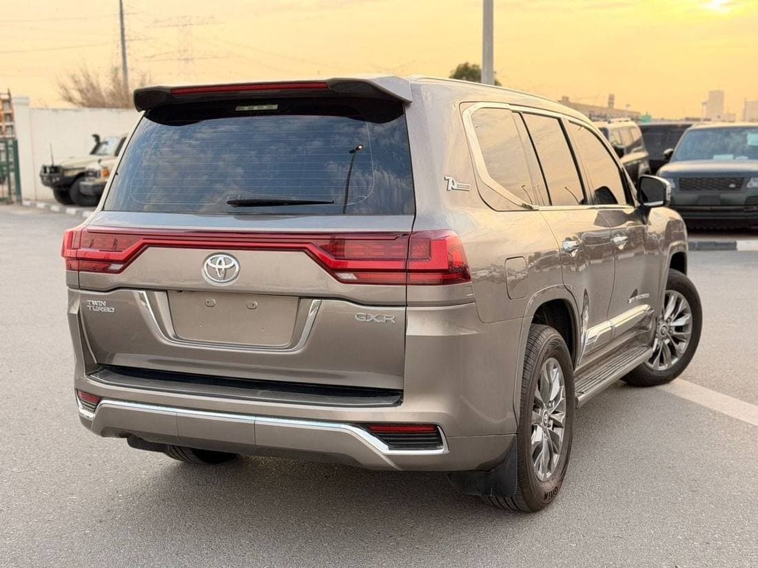 2016 Toyota Land Cruiser GXR thumbnail 3