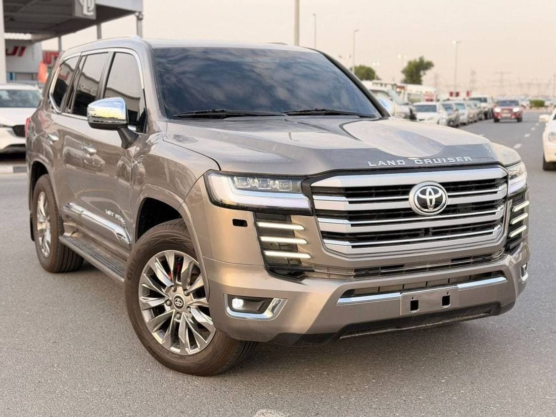 2016 Toyota Land Cruiser GXR thumbnail 2