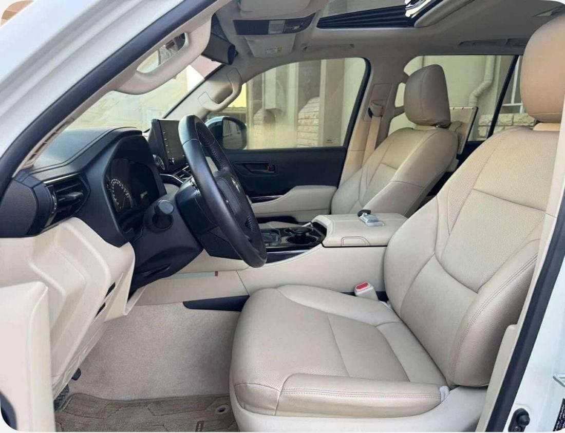 2023 Toyota Land Cruiser GXR thumbnail 6