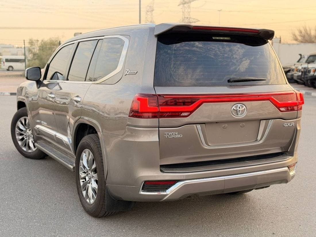 2016 Toyota Land Cruiser GXR thumbnail 4