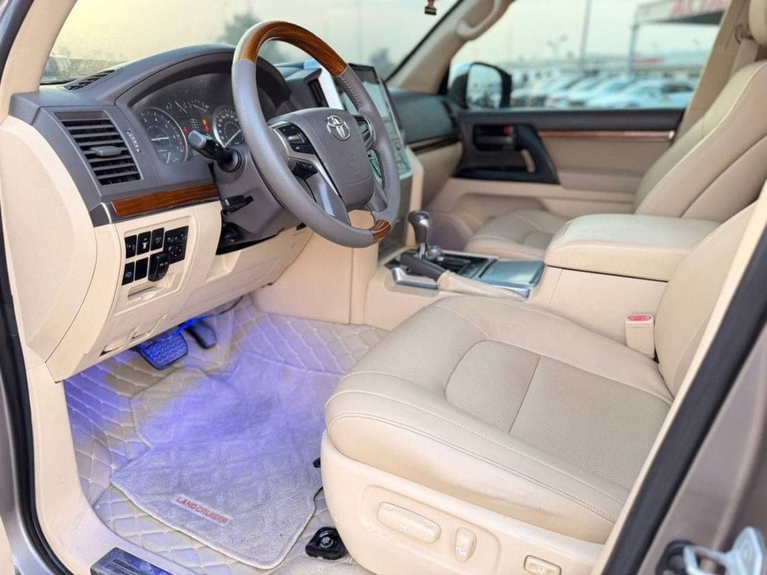2016 Toyota Land Cruiser GXR thumbnail 8