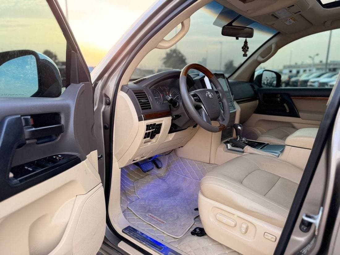 2016 Toyota Land Cruiser GXR thumbnail 7